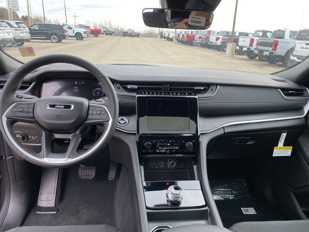 2025 Jeep Grand Cherokee GRAND CHEROKEE LAREDO X 4X4