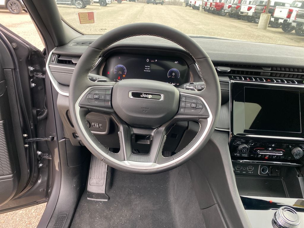 2025 Jeep Grand Cherokee GRAND CHEROKEE LAREDO X 4X4