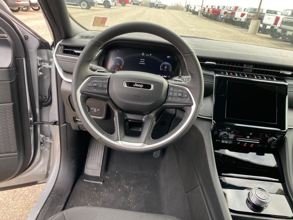 2025 Jeep Grand Cherokee GRAND CHEROKEE LAREDO X 4X4