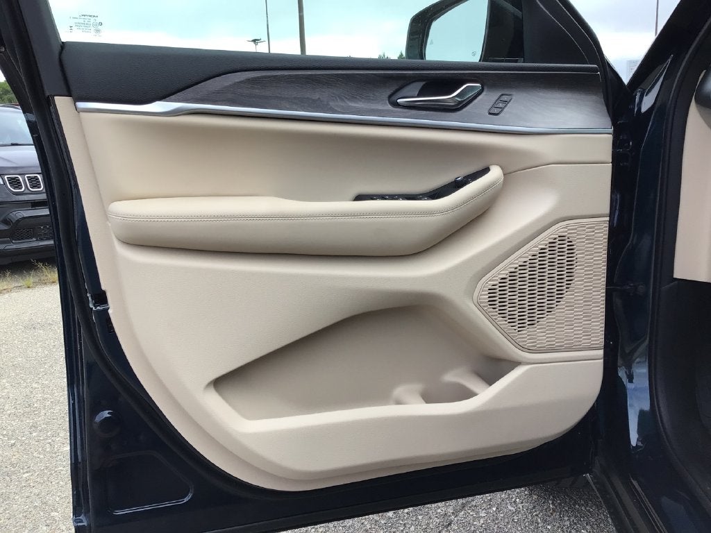 2027 Jeep Grand Cherokee GRAND CHEROKEE LIMITED 4X4