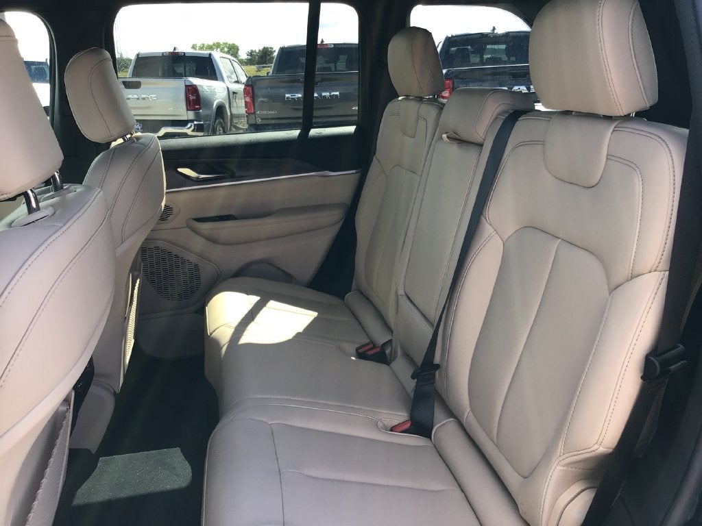 2027 Jeep Grand Cherokee GRAND CHEROKEE LIMITED 4X4