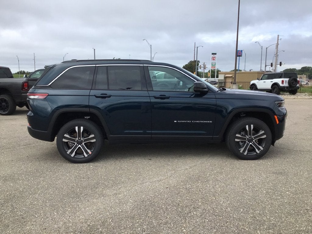 2027 Jeep Grand Cherokee GRAND CHEROKEE LIMITED 4X4