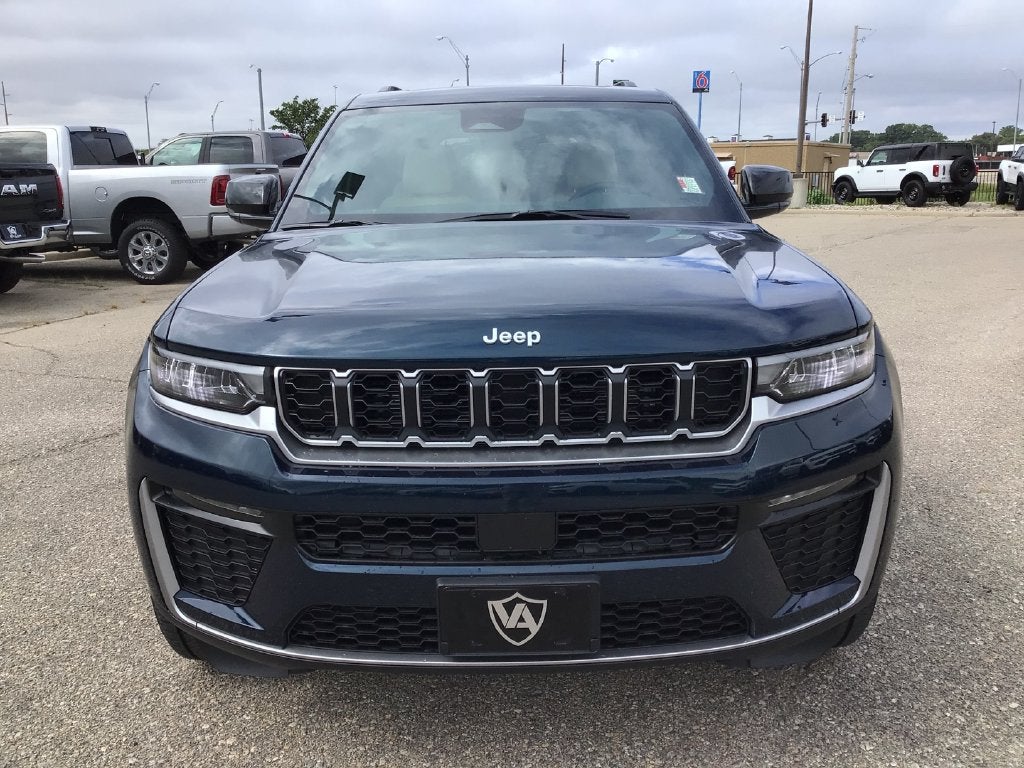 2027 Jeep Grand Cherokee GRAND CHEROKEE LIMITED 4X4