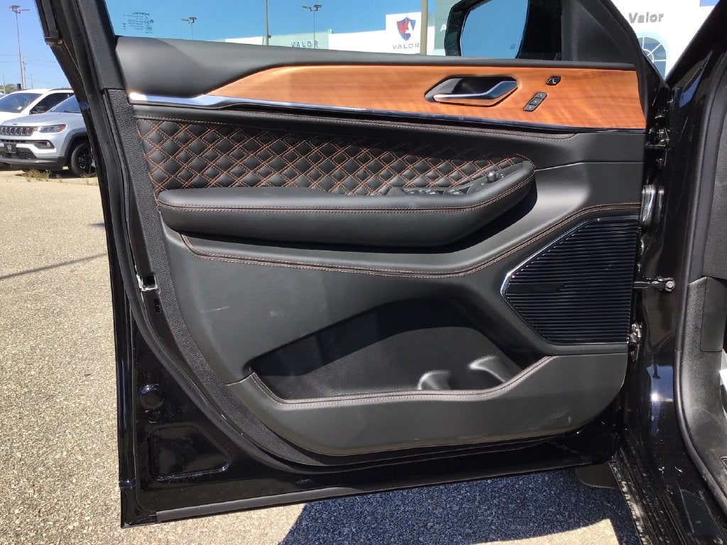 2027 Jeep Grand Cherokee GRAND CHEROKEE SUMMIT 4X4