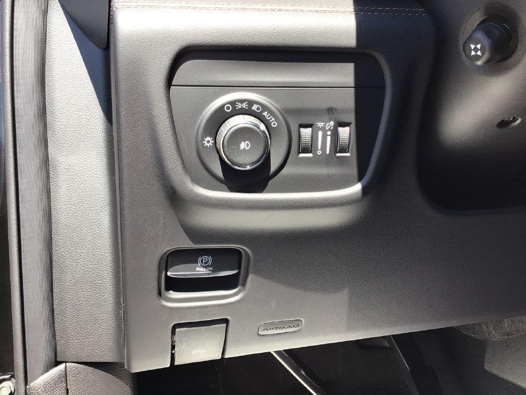 2027 Jeep Grand Cherokee GRAND CHEROKEE SUMMIT 4X4