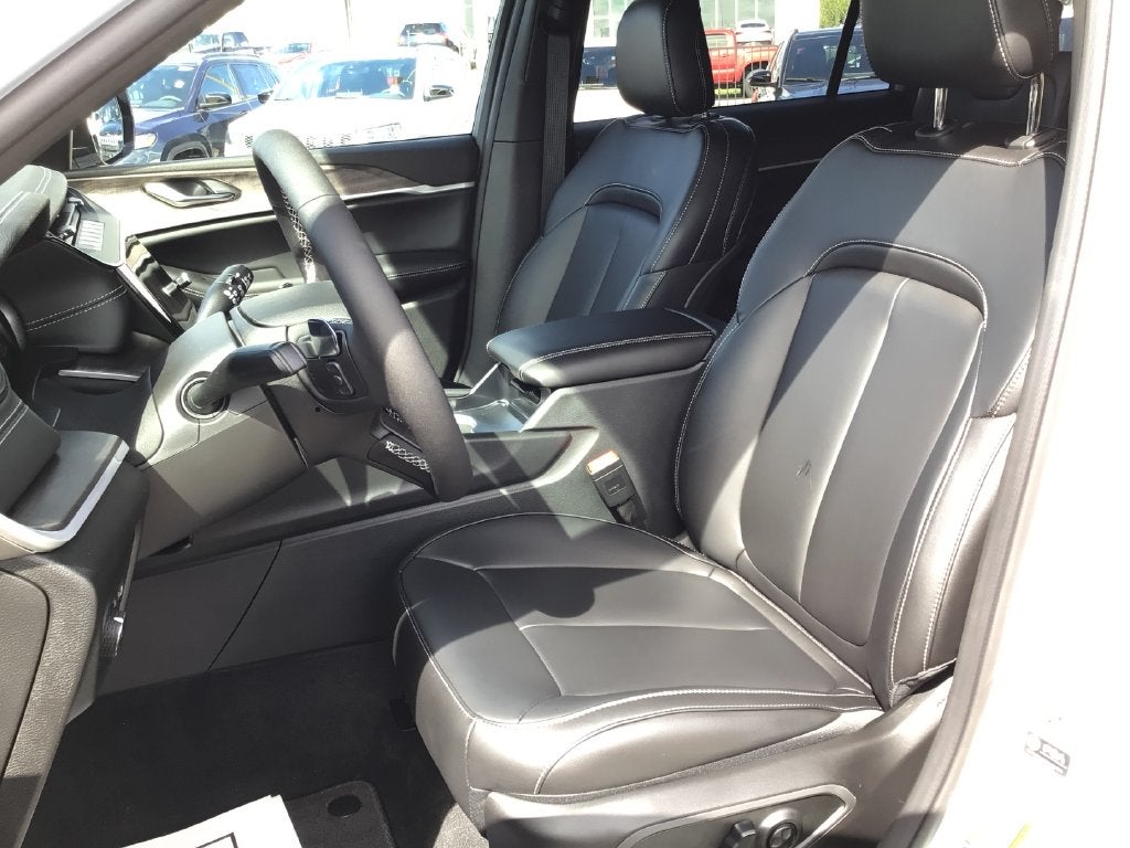 2027 Jeep Grand Cherokee GRAND CHEROKEE L LIMITED 4X4