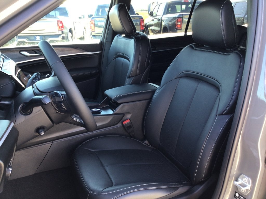 2027 Jeep Grand Cherokee GRAND CHEROKEE L LIMITED RESERVE 4X4