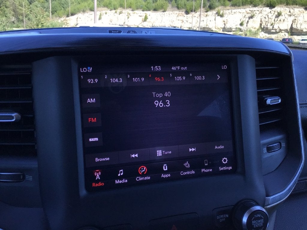 2019 RAM 1500 Laramie Crew Cab 4x2 5'7' Box
