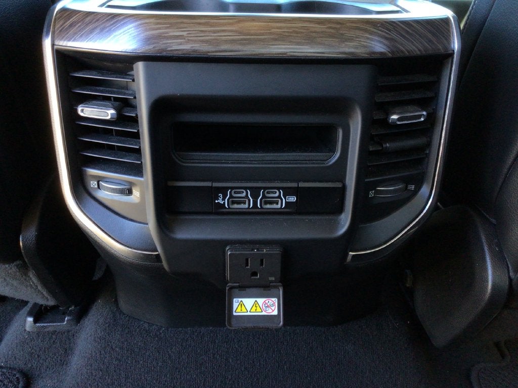2019 RAM 1500 Laramie Crew Cab 4x2 5'7' Box