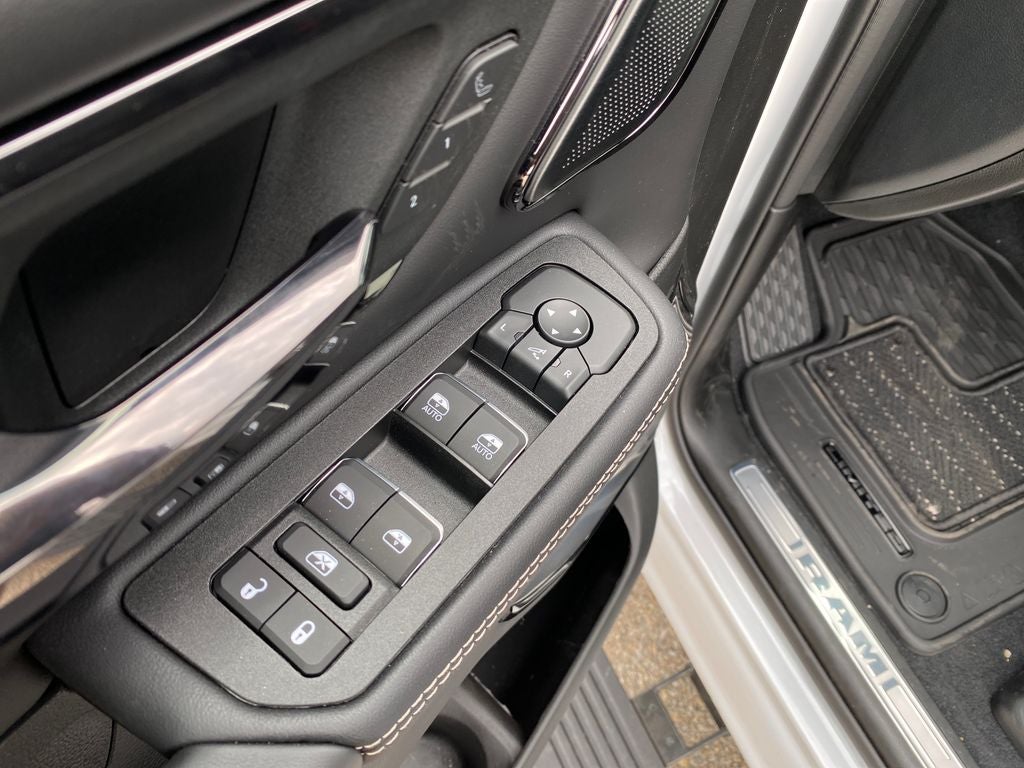 2026 RAM 1500 RAM 1500 LIMITED CREW CAB 4X4 5'7' BOX