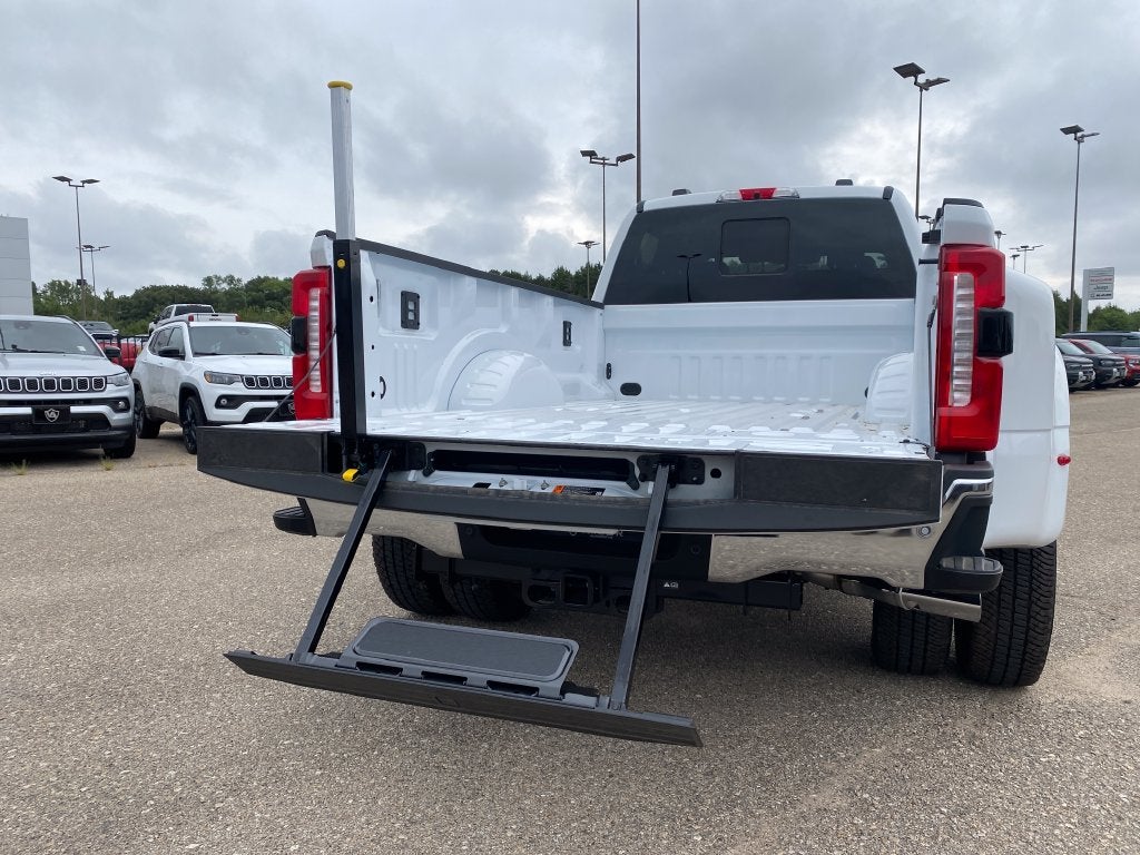2026 Ford F-350SD Lariat DRW