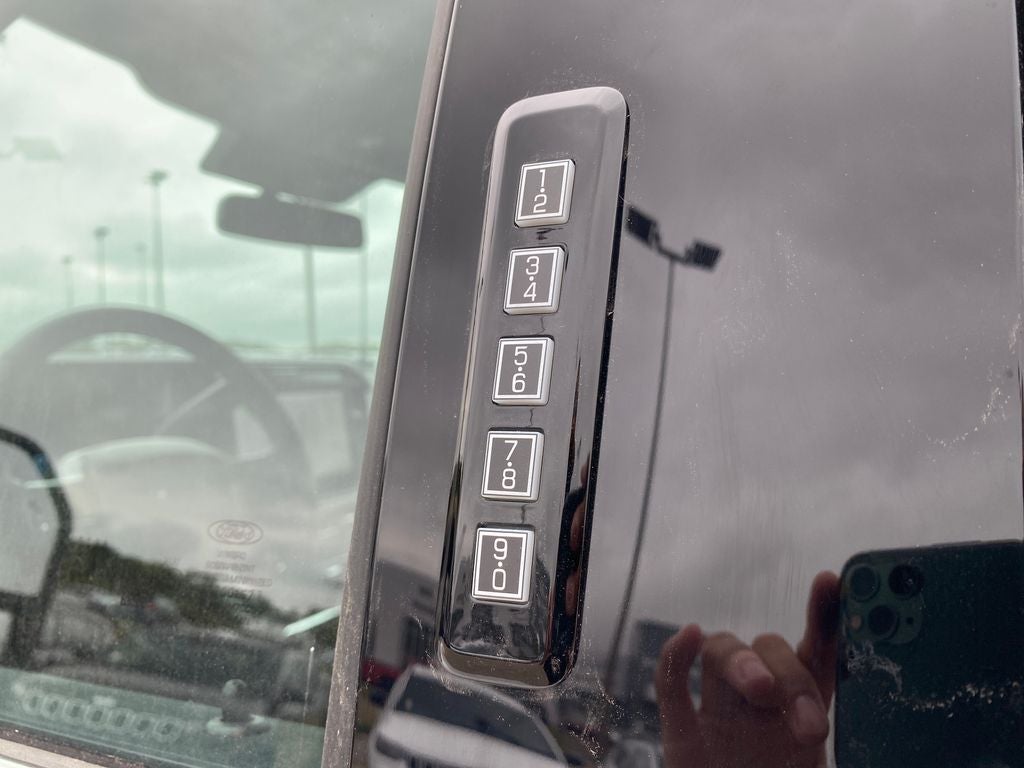 2026 Ford F-350SD Lariat DRW