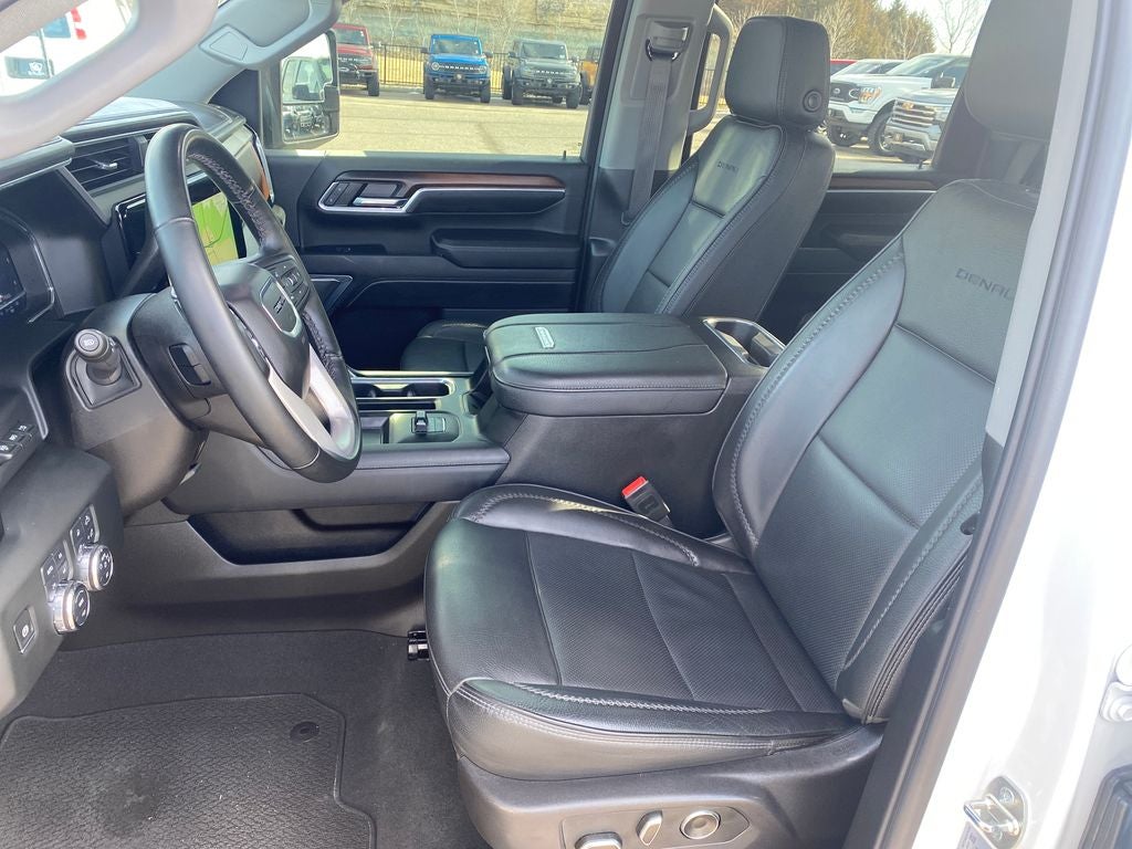 2024 GMC Sierra 2500HD 4WD Crew Cab Standard Bed Denali