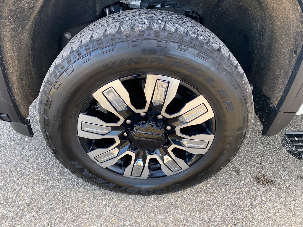 2024 GMC Sierra 2500HD 4WD Crew Cab Standard Bed Denali