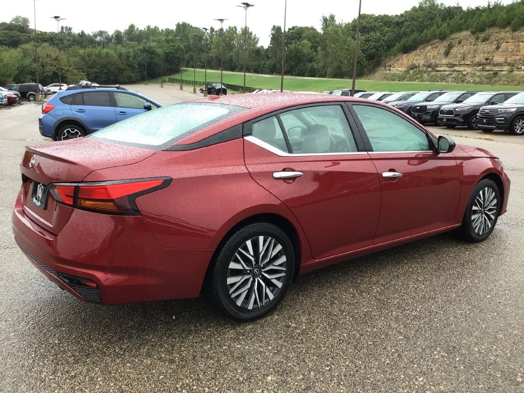 2025 Nissan Altima SV FWD