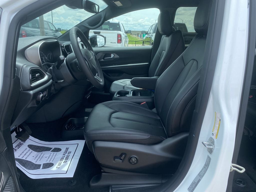 2027 Chrysler Pacifica PACIFICA SELECT