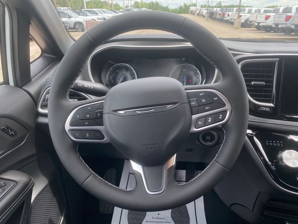 2027 Chrysler Pacifica PACIFICA SELECT