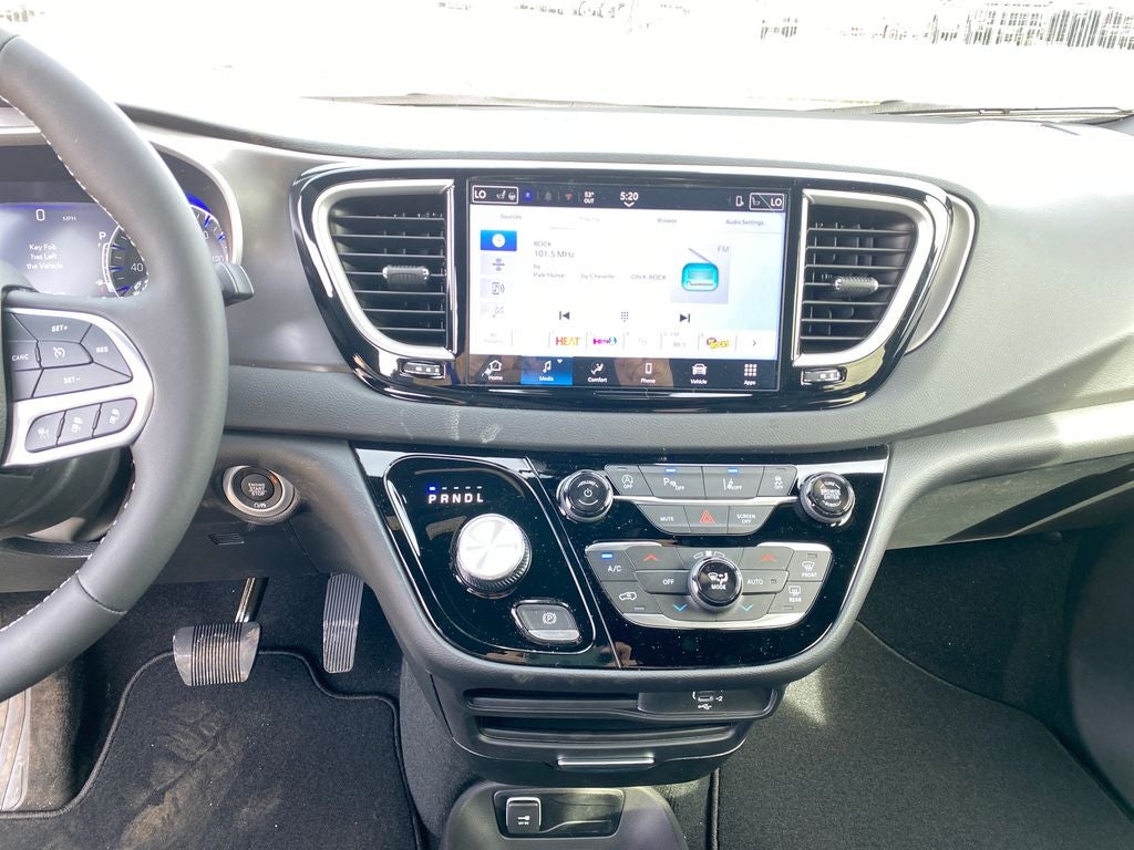 2026 Chrysler Voyager VOYAGER LX