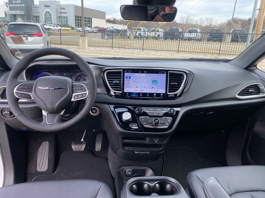 2026 Chrysler Voyager VOYAGER LX