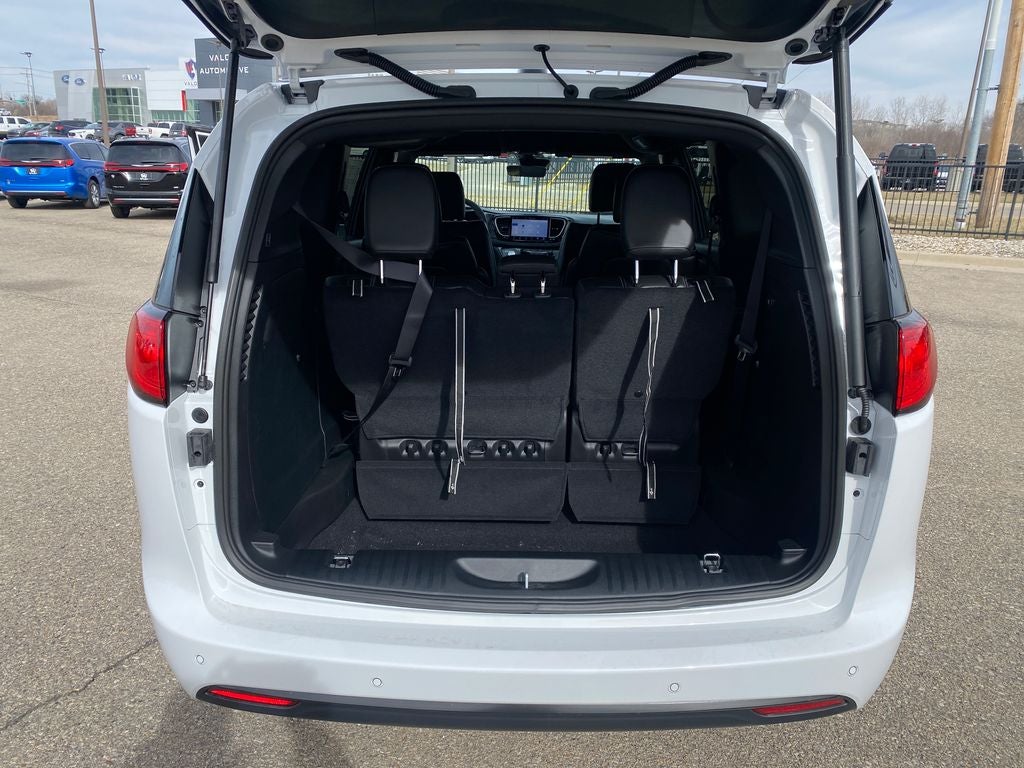 2026 Chrysler Voyager VOYAGER LX