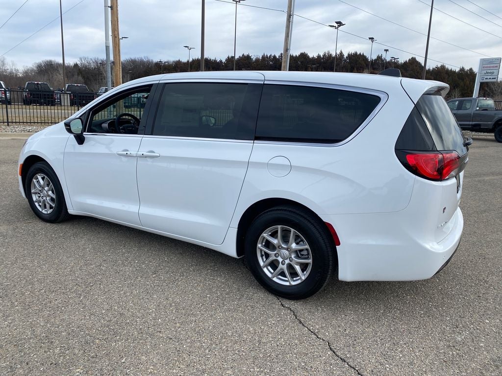 2026 Chrysler Voyager VOYAGER LX