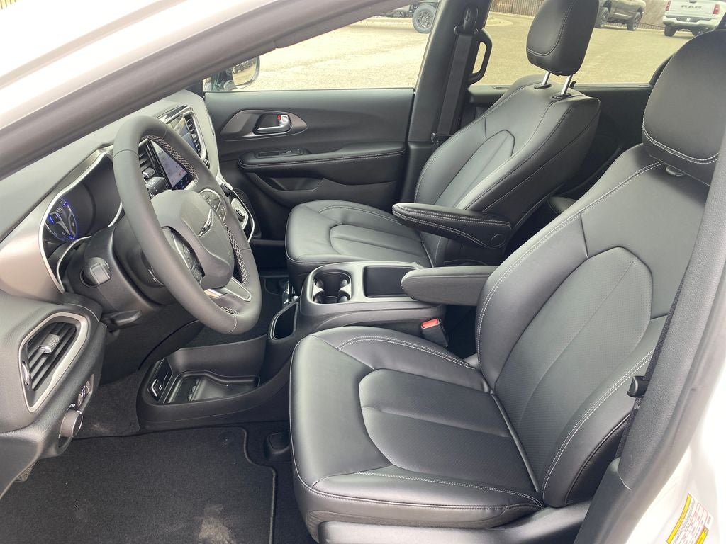 2026 Chrysler Voyager VOYAGER LX