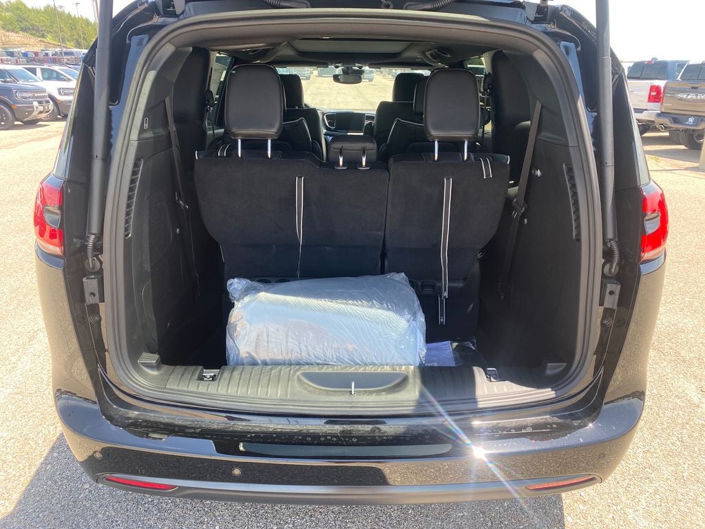 2027 Chrysler Pacifica PACIFICA LIMITED