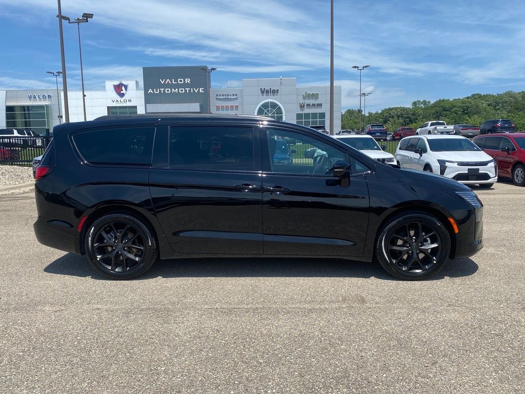 2027 Chrysler Pacifica PACIFICA LIMITED