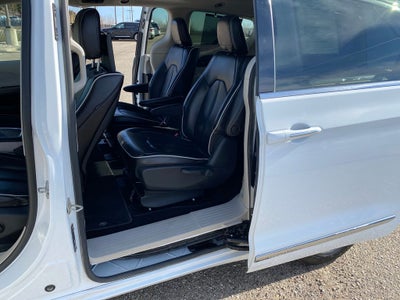 2023 Chrysler Pacifica Hybrid Limited