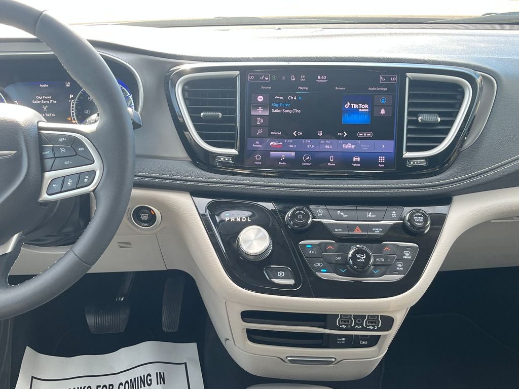 2022 Chrysler Pacifica Touring L AWD