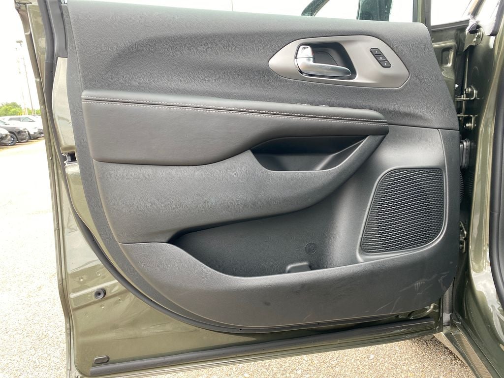 2027 Chrysler Pacifica PACIFICA SELECT AWD