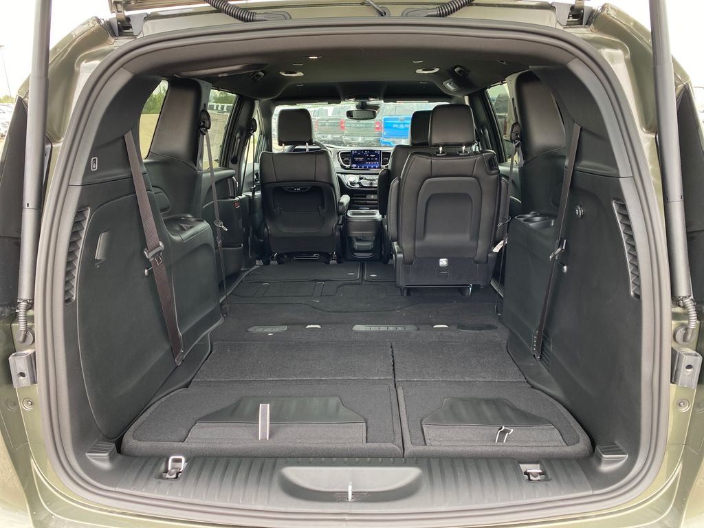 2027 Chrysler Pacifica PACIFICA SELECT AWD