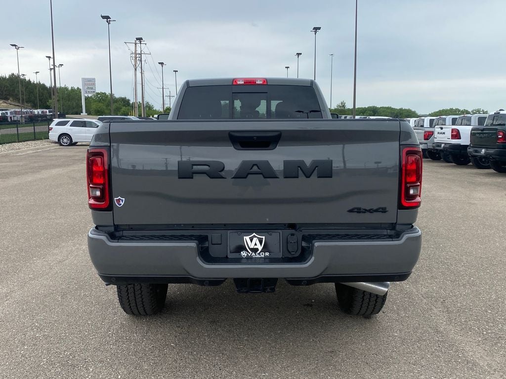 2026 RAM Ram 2500 RAM 2500 BLACK EXPRESS CREW CAB 4X4 8' BOX