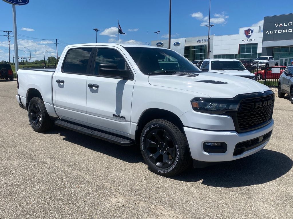 2026 RAM Ram 1500 RAM 1500 EXPRESS CREW CAB 4X4 5'7' BOX