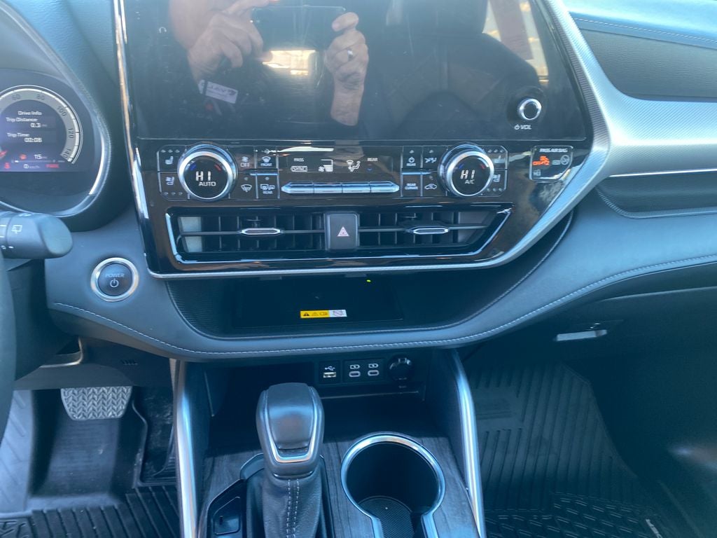 2024 Toyota Highlander Hybrid Platinum