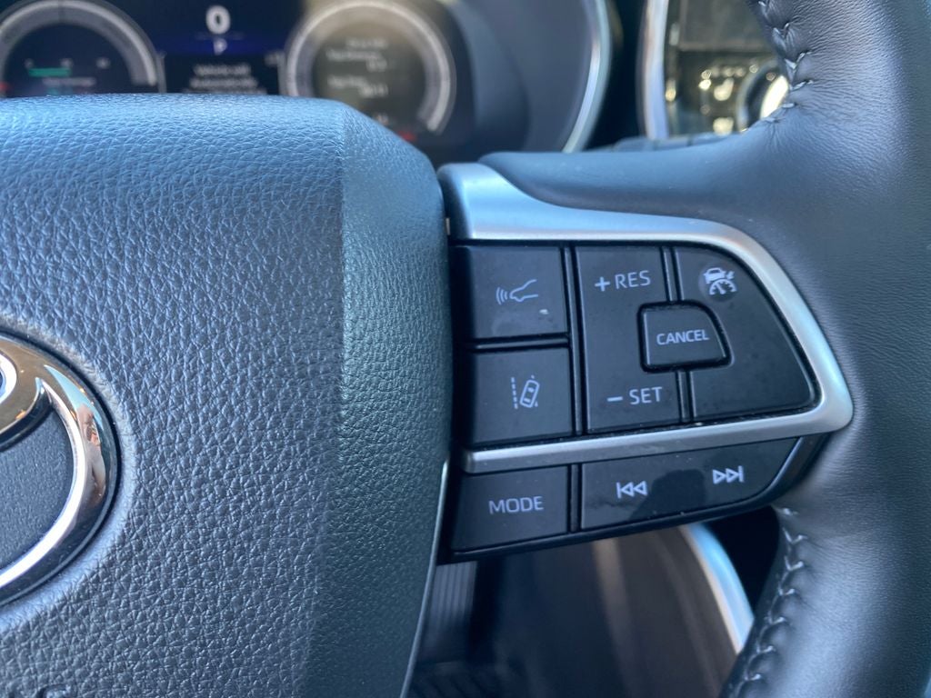 2024 Toyota Highlander Hybrid Platinum