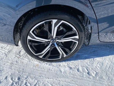 2024 Volvo S60 B5 Core Dark Theme