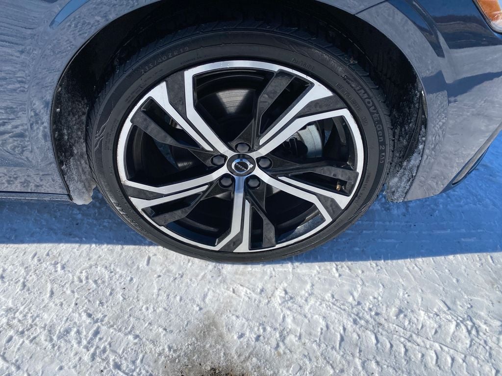 2024 Volvo S60 B5 Core Dark Theme