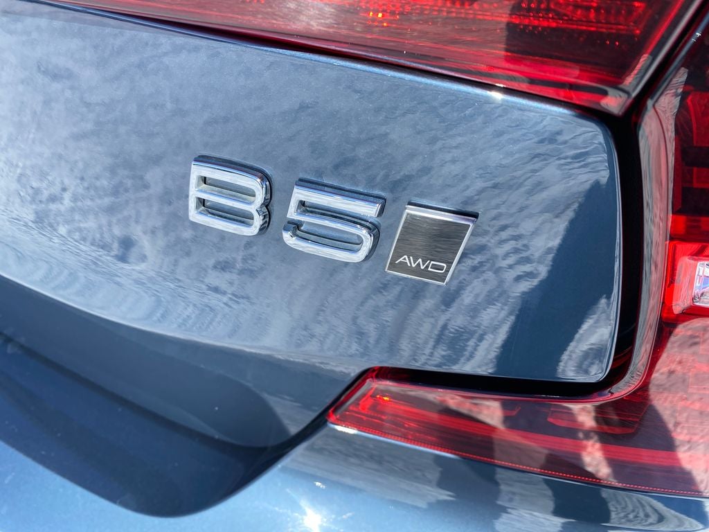 2024 Volvo S60 B5 Core Dark Theme