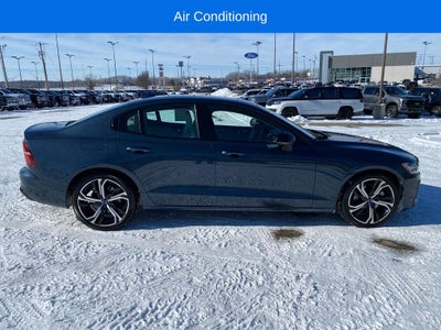 2024 Volvo S60 B5 Core Dark Theme