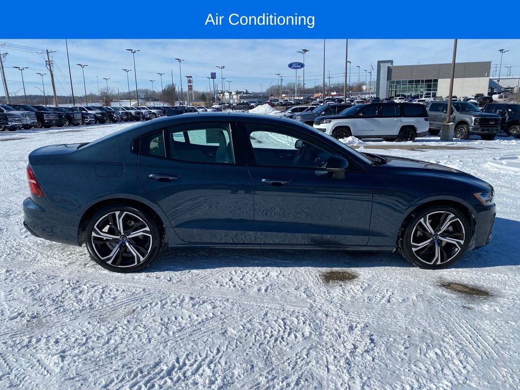 2024 Volvo S60 B5 Core Dark Theme