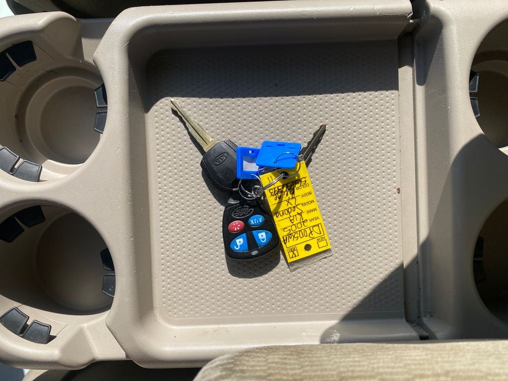 2005 Kia Sedona LX