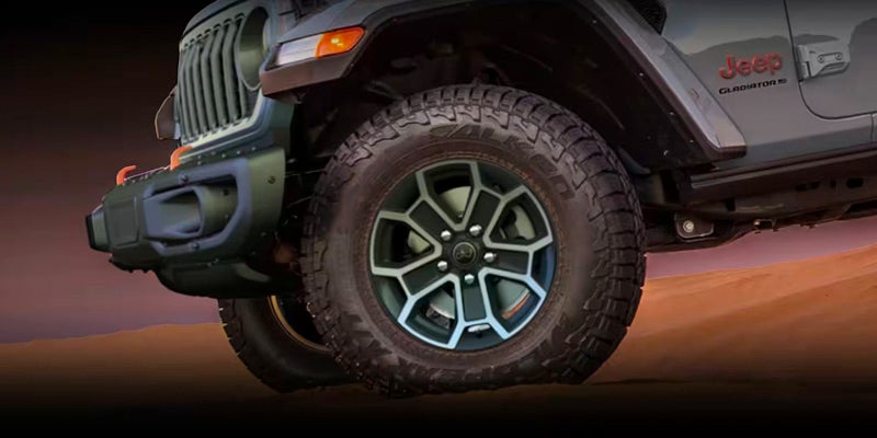 A close look at the rims on the jeep gladiator.