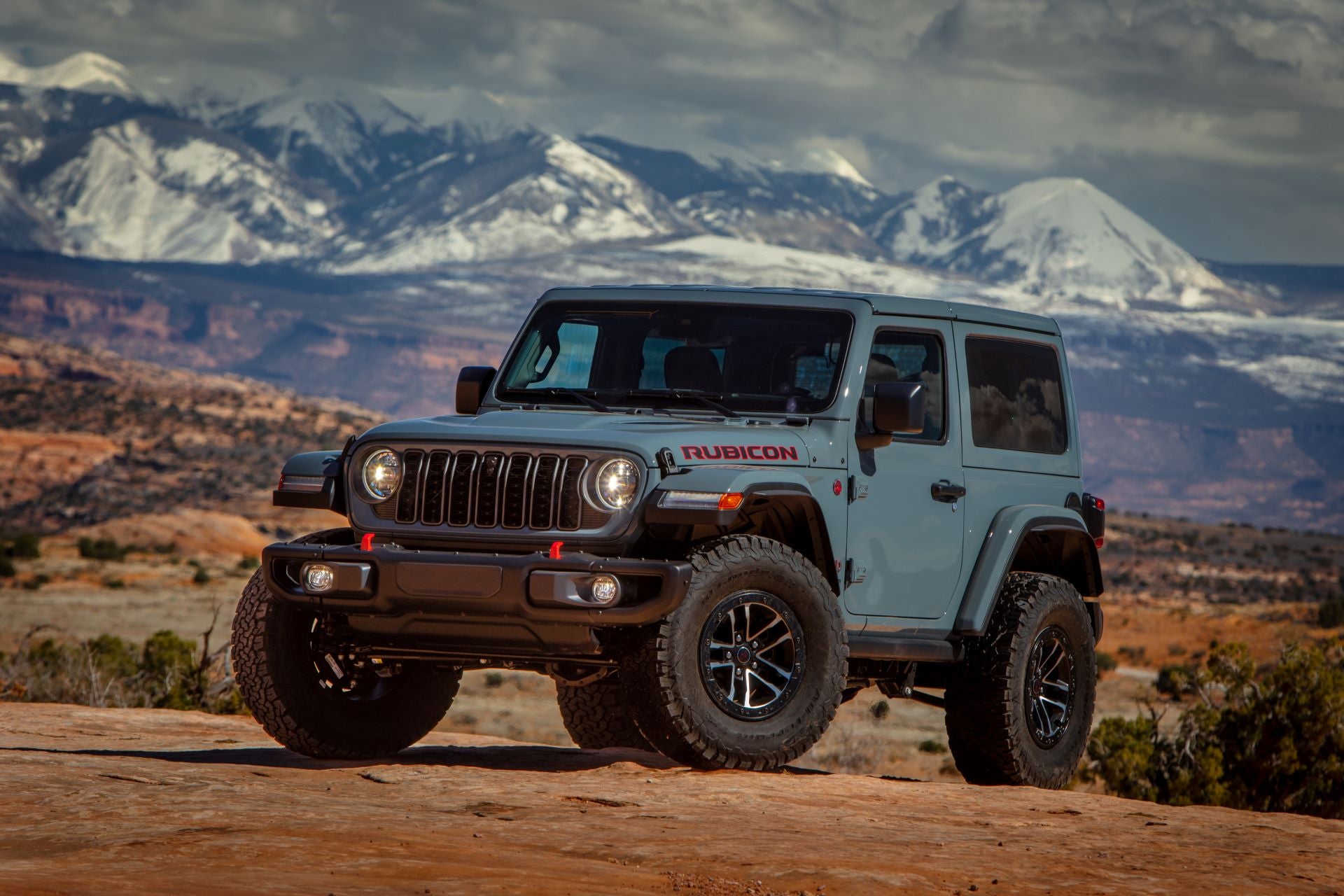 A gray jeep wrangler sitting parked.