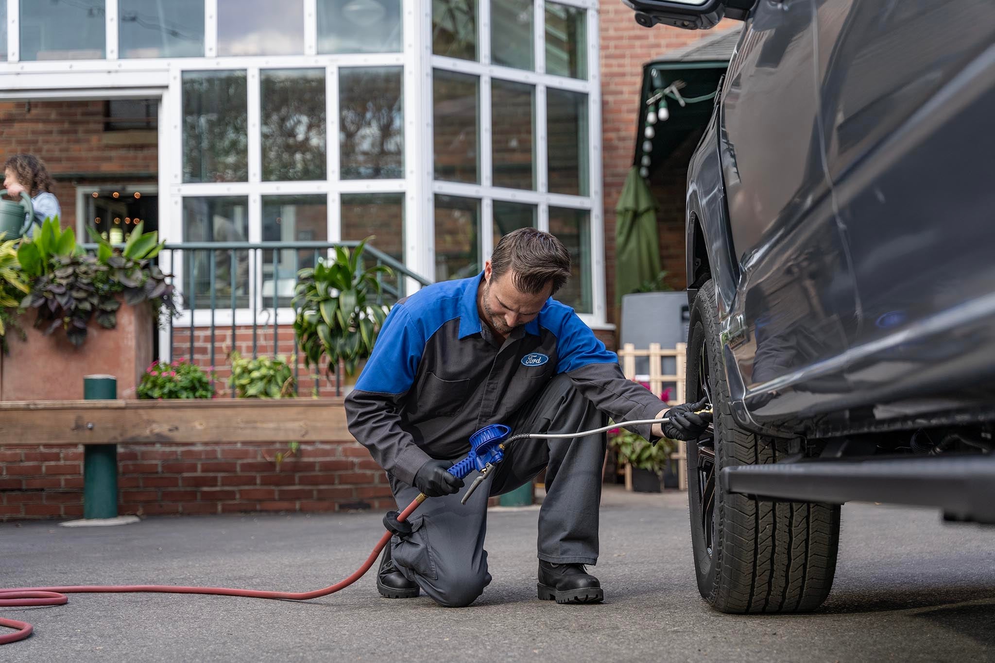 Ford Mobile Service technician filling air into a truck tire